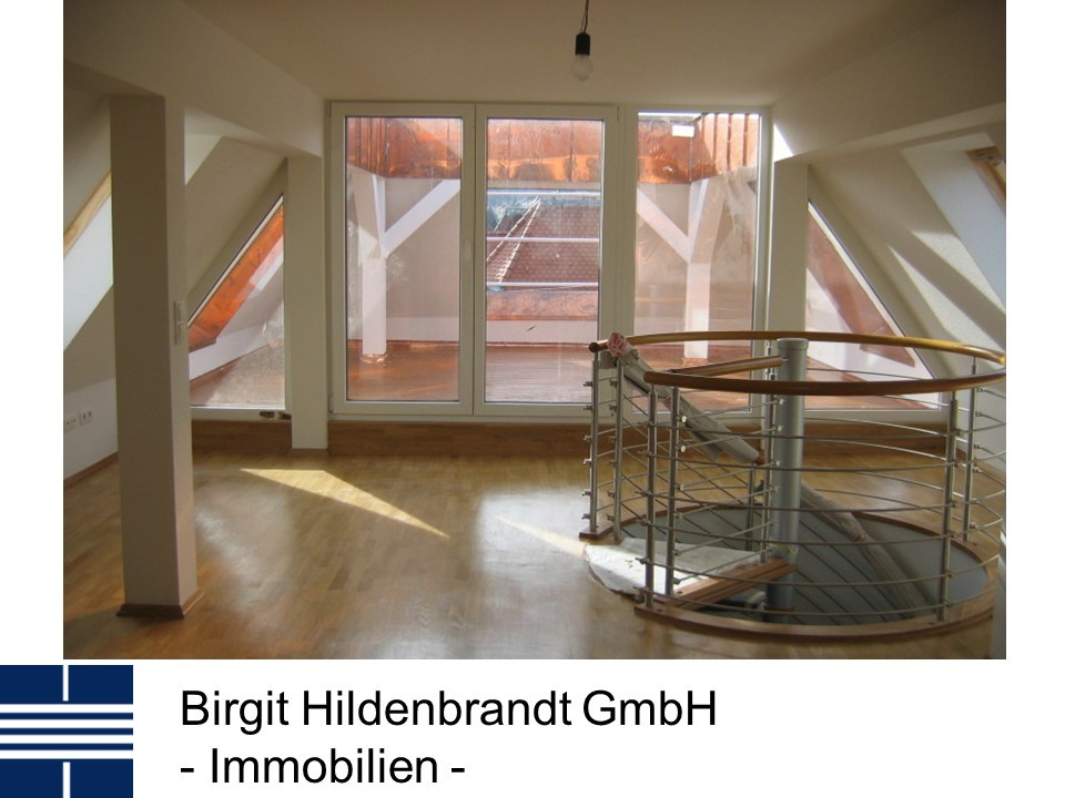*Mit tollem Rundumblick! Traumhafte Maisonette im Süden Stuttgarts mit Dachterrasse*